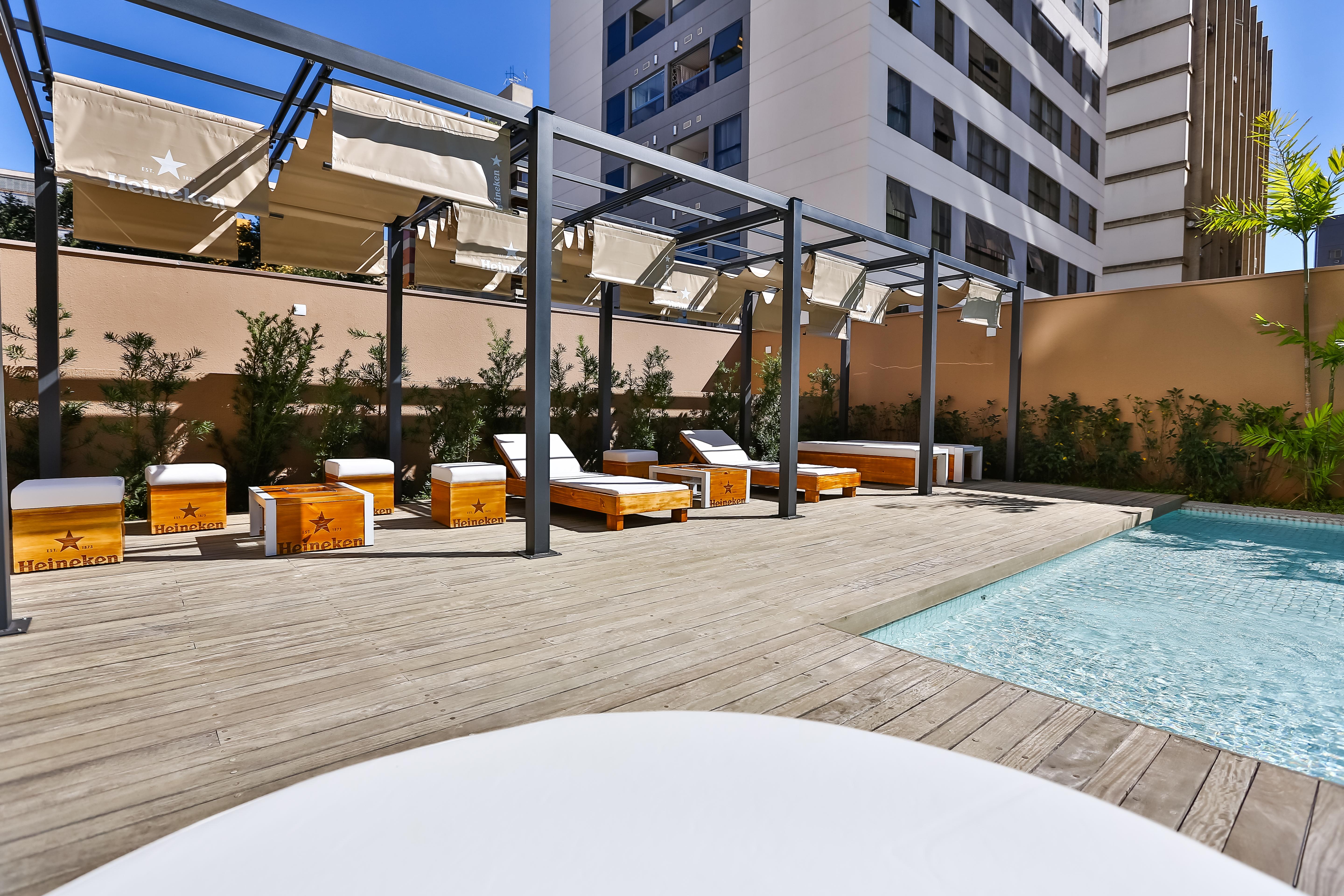 Radisson Red Campinas Hotel Exterior foto The pool at the hotel