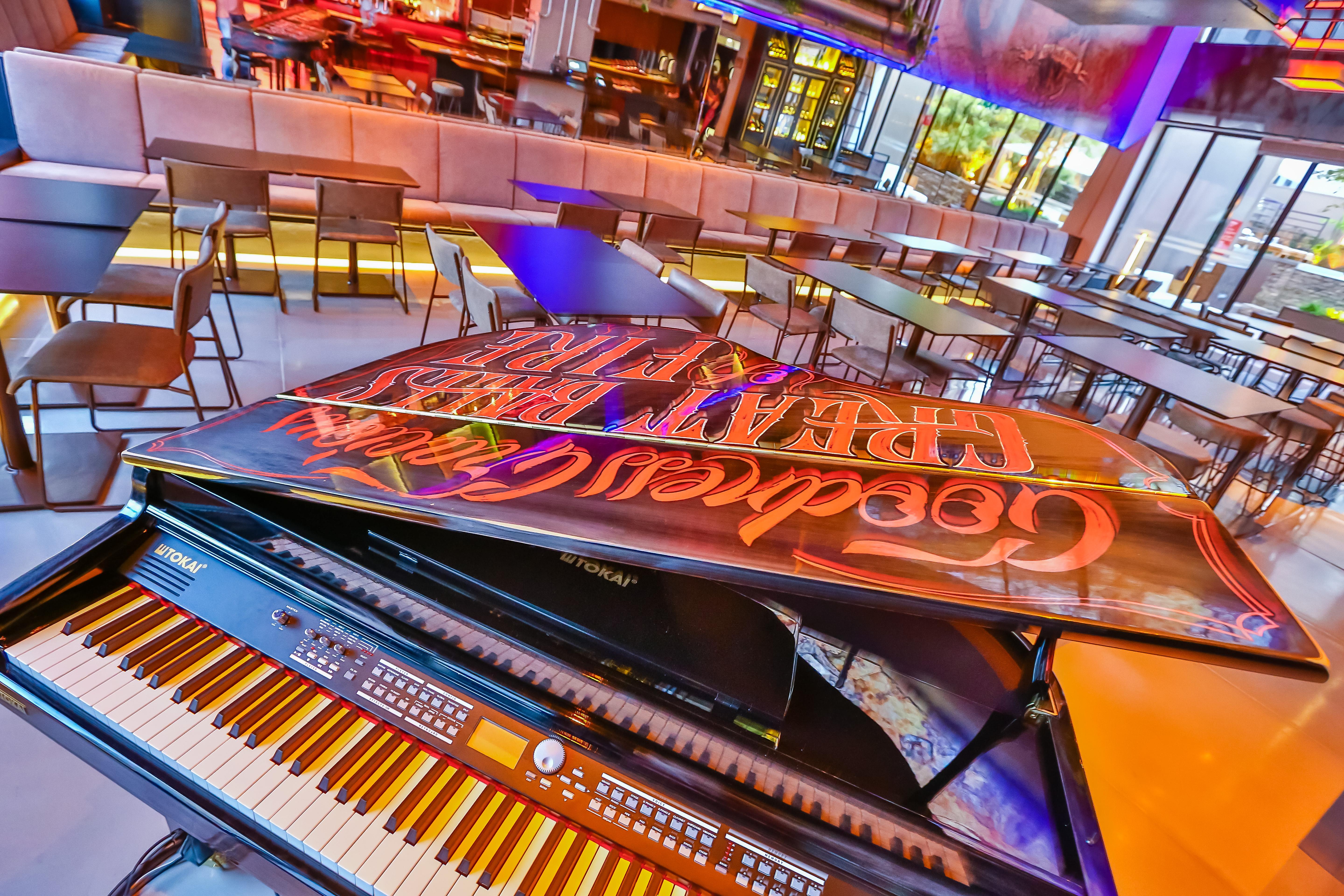 Radisson Red Campinas Hotel Exterior foto The piano at the Hard Rock Cafe in Las Vegas