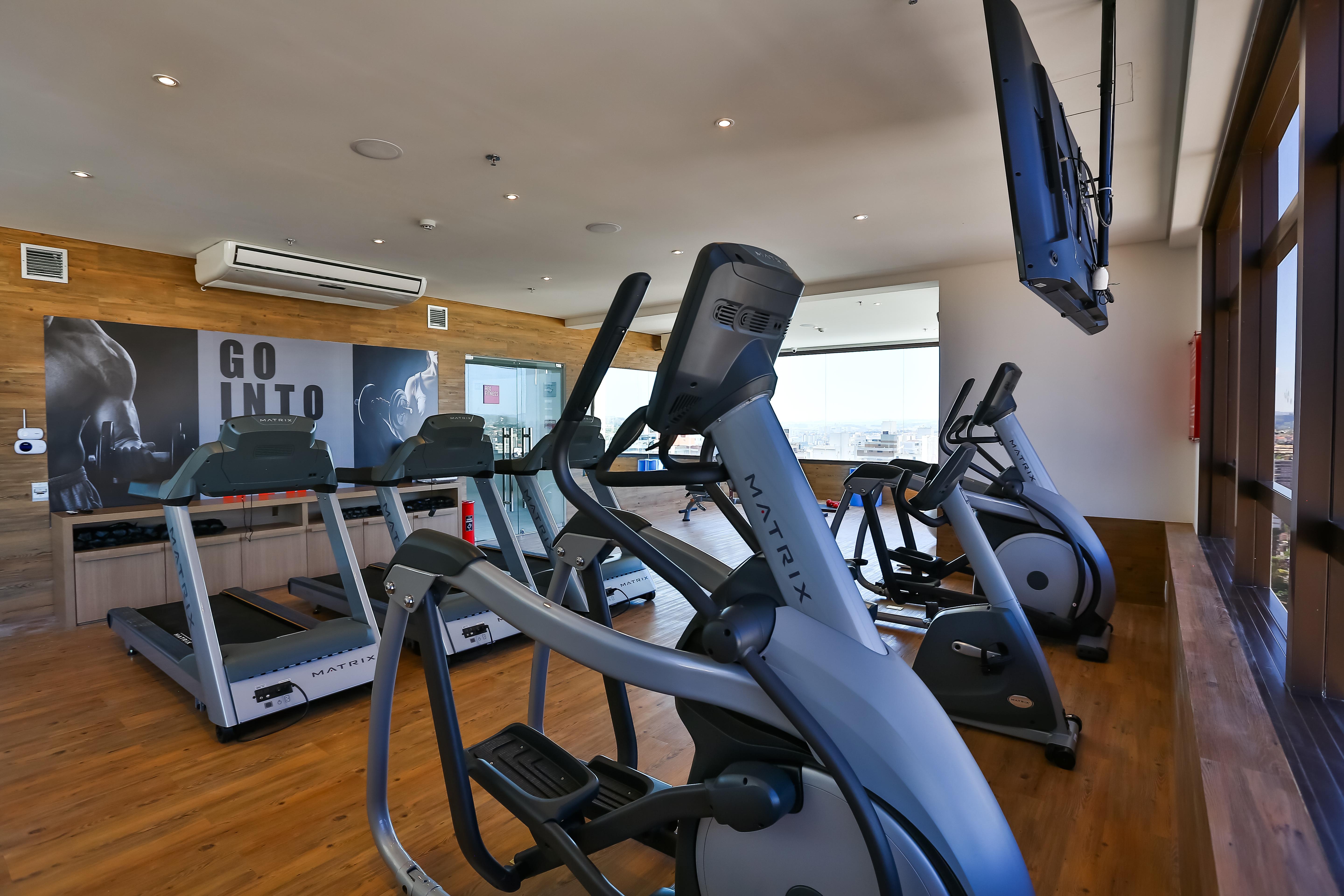 Radisson Red Campinas Hotel Exterior foto A gym at a hotel